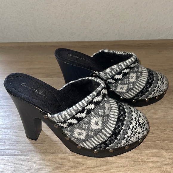 Black & White Charlotte Russe Multi Knitted Platform Clog Heel, Size 8 - Picture 3 of 7